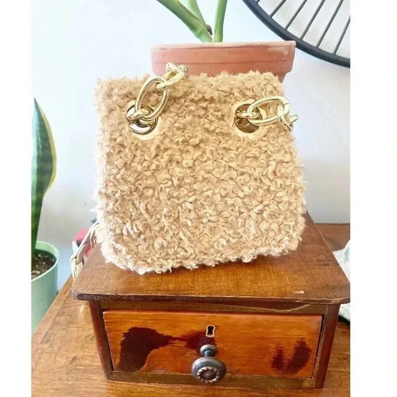 House Of Want Teddy Chain Purse - Picture 1 of 5